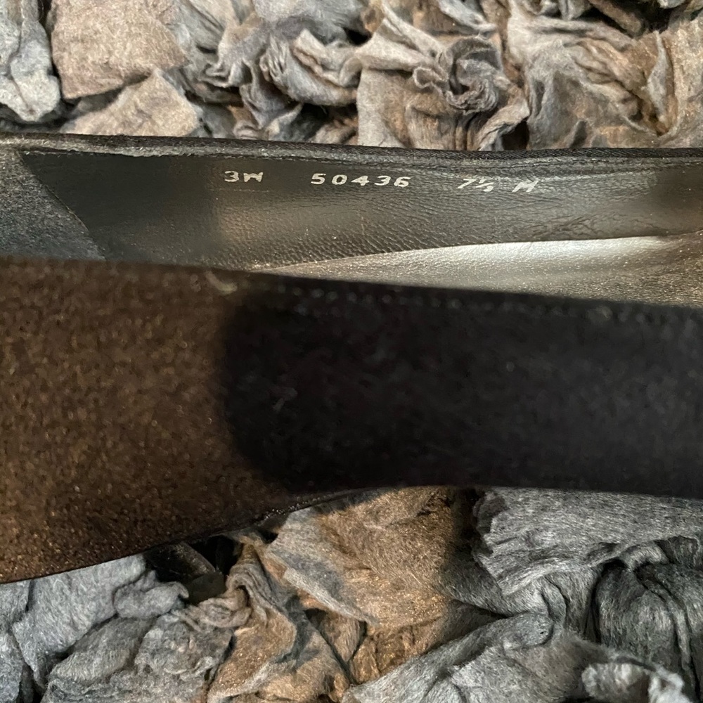 Stuart Weitzman Kitten Heels Size 7.5 - image 6